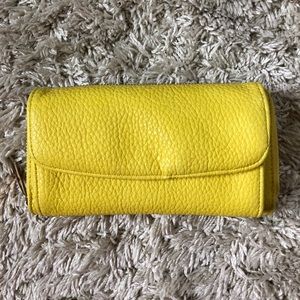 Yellow clutch